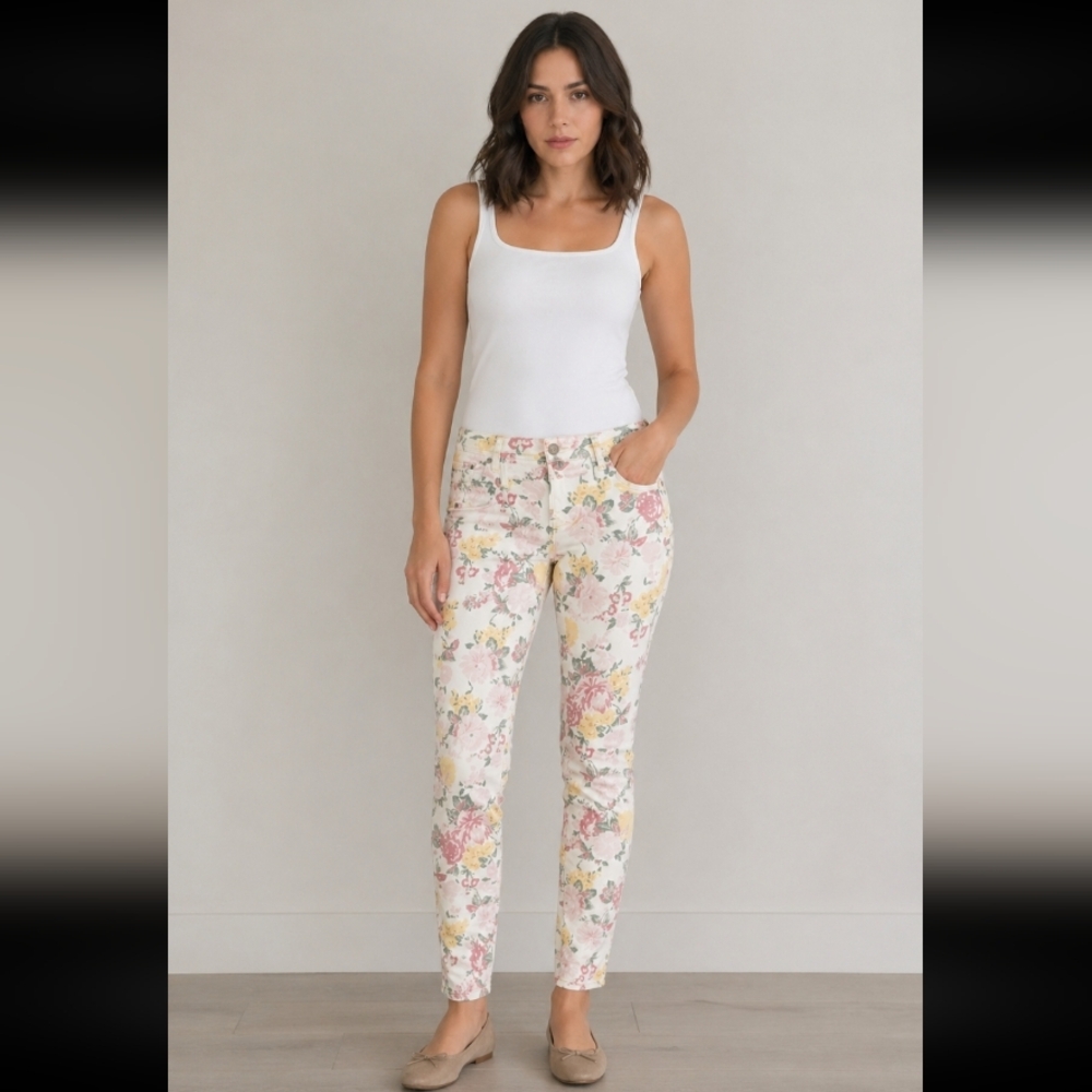 Low Rise Pastel Florals On Skinny Jeans Pockets Size 1/2 HWY JEANS